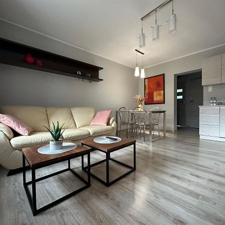 Apartament Przy Cieplickich Tezniach Jelenia Gora Dış mekan fotoğraf