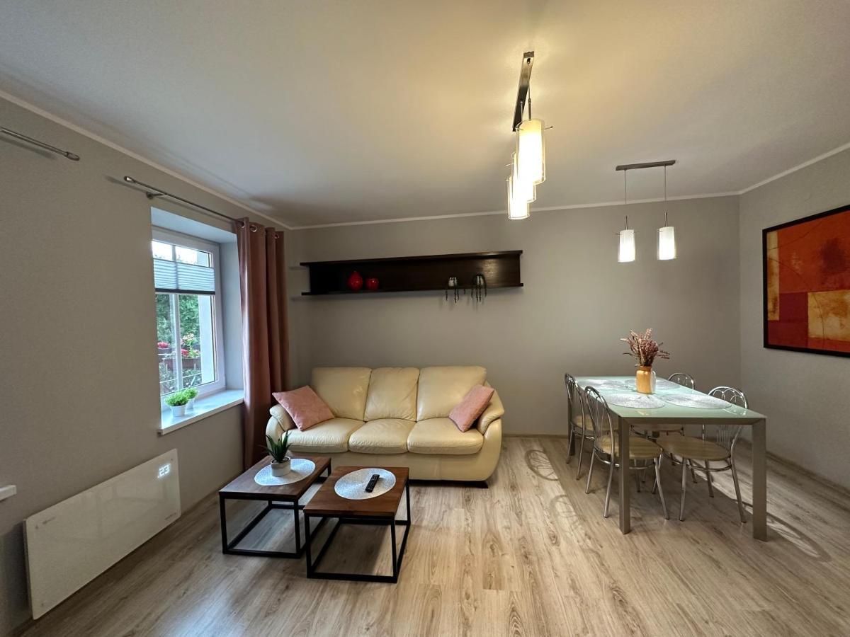 Apartament Przy Cieplickich Tezniach Jelenia Gora Dış mekan fotoğraf