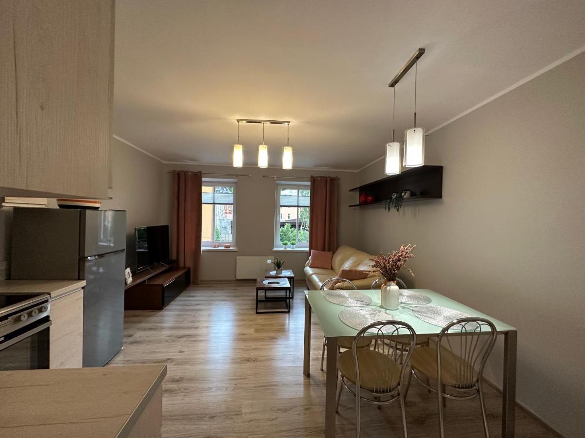 Apartament Przy Cieplickich Tezniach Jelenia Gora Dış mekan fotoğraf